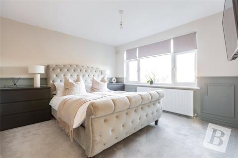 16 Clyde Crescent, Upminster, RM14 1SU
