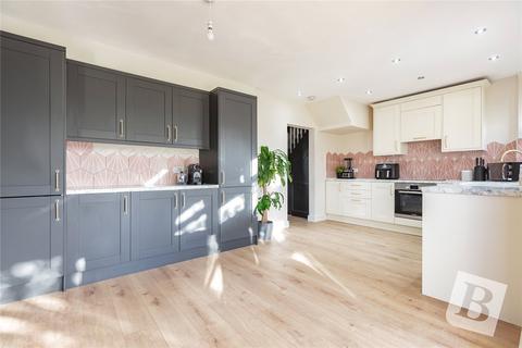 16 Clyde Crescent, Upminster, RM14 1SU