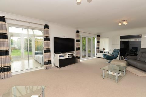 4 bedroom bungalow for sale - First Marine Avenue, Barton on Sea, New Milton, Hampshire, BH25