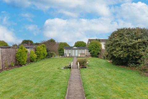 4 bedroom bungalow for sale - First Marine Avenue, Barton on Sea, New Milton, Hampshire, BH25