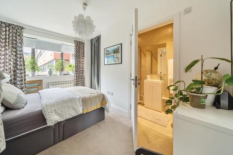3 bedroom flat for sale - Kingfisher House,  Walton Street,  Aylesbury,  HP21
