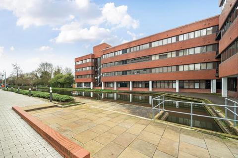 3 bedroom flat for sale, Kingfisher House,  Walton Street,  Aylesbury,  HP21