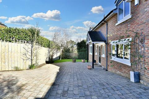 5 bedroom detached house for sale, Beech Avenue, Whickham