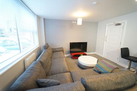 2 bedroom flat to rent, Room 4 & 5 Flat 6, 10 Middle Street, Beeston, Nottingham, Beeston, NG9 1FX