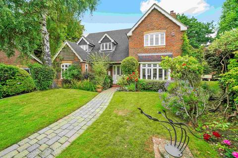 4 bedroom detached house for sale - Tower Gardens, Claygate, KT10