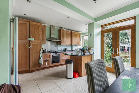 3 bedroom semi-detached house for sale, The Vale, London, N14