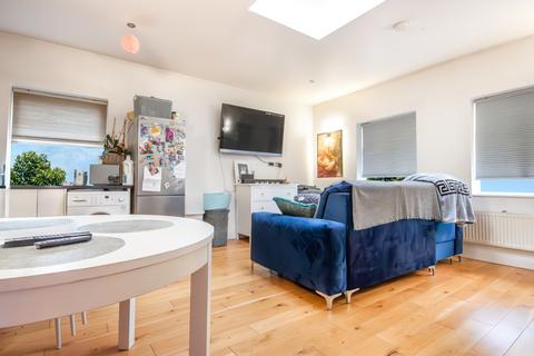 2 bedroom flat for sale - Chaplin Road, London NW2