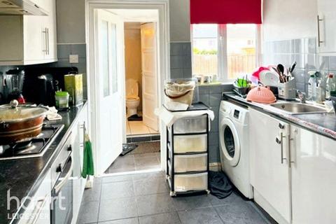 3 bedroom end of terrace house for sale - Sturdee Road, Leicester