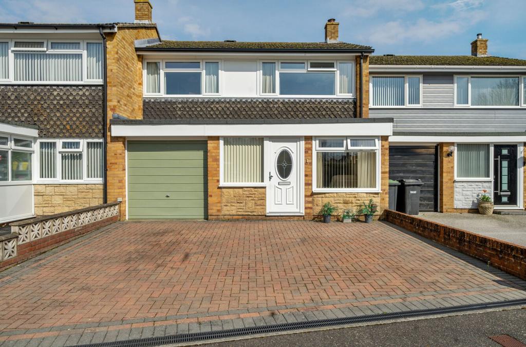 Russell Road, Havant, PO9 3 bed terraced house for sale £340,000