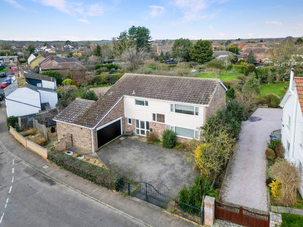 Brampton, Huntingdon PE28 4 bed detached house for sale £600,000