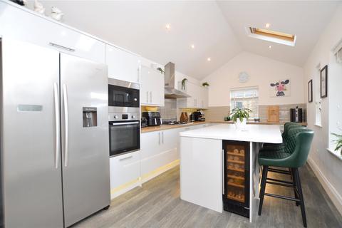 4 bedroom terraced house for sale, Somerset Road, Pudsey, West Yorkshire