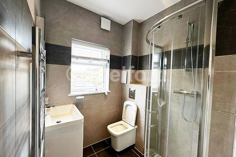 2 bedroom flat to rent, Leytonstone Road, London E15