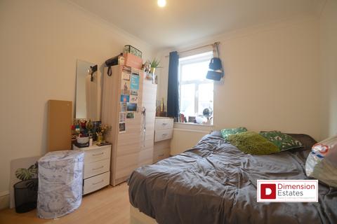 1 bedroom in a house share to rent - Chippendale Street,  London, E5