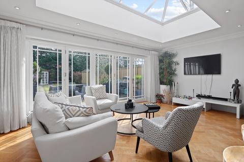 4 bedroom terraced house for sale, Oatlands Court, St. Marys Road, Weybridge, Surrey, KT13
