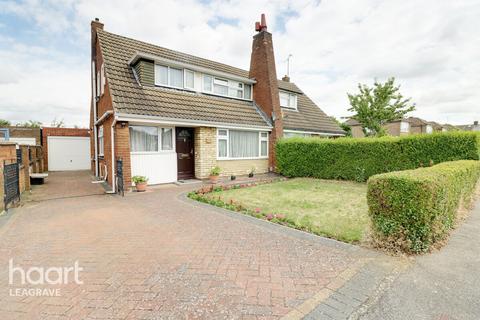 4 bedroom semi-detached house for sale, Westmorland Avenue, Luton