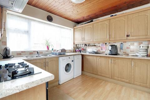 4 bedroom semi-detached house for sale, Westmorland Avenue, Luton