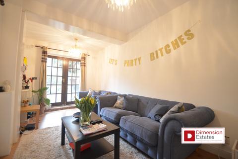 1 bedroom in a house share to rent, Chippendale Street,  London, E5