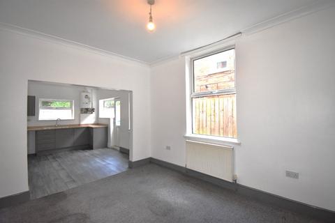 4 bedroom terraced house to rent, Park Grove, Hull, HU5
