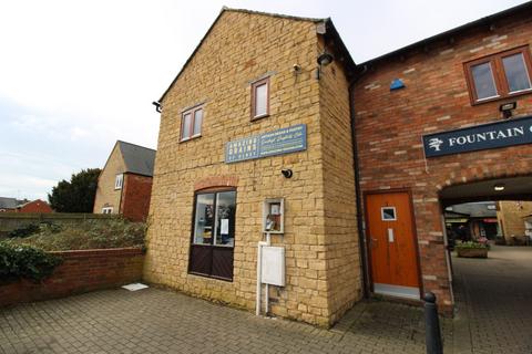 Shop to rent, FOUNTAIN COURT