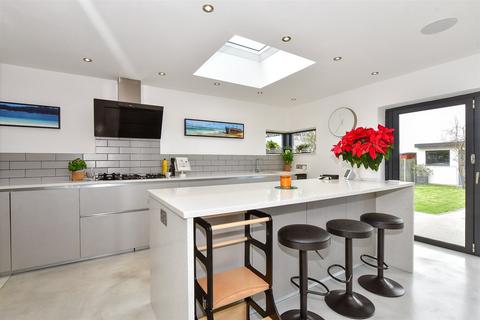 19 Devon Gardens, Birchington, CT7 9SR