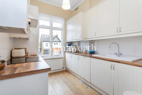 11d Selborne Road, London, N14 7DD