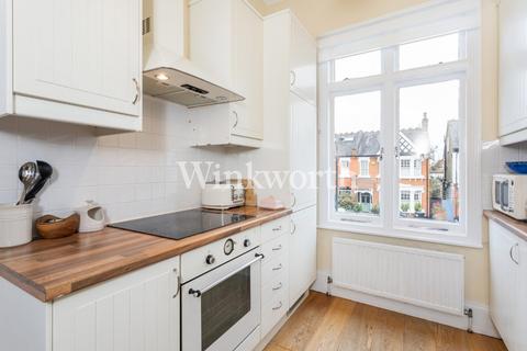 11d Selborne Road, London, N14 7DD