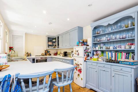 3 bedroom house to rent, Graces Mews, Camberwell, London, SE5
