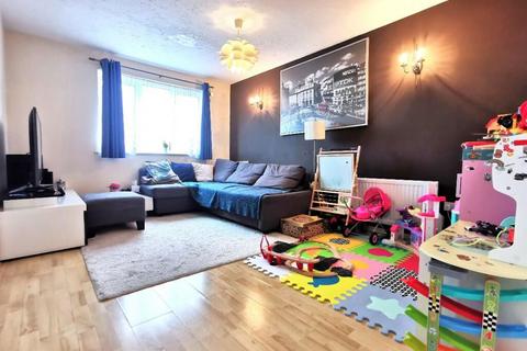 1 bedroom flat for sale, Danbury Crescent, South Ockendon, Essex, RM15 5BX