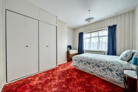 30 Luddesdon Road, Erith, DA8 1NG