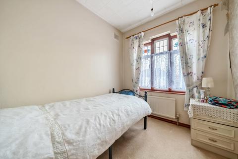 30 Luddesdon Road, Erith, DA8 1NG