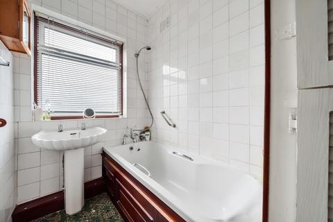 30 Luddesdon Road, Erith, DA8 1NG
