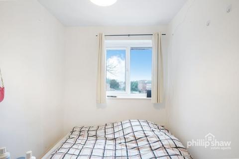 2 bedroom flat for sale, Rufford Close, HA3 8UX