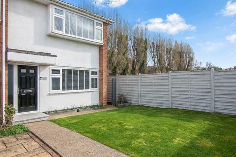 16 The Poplars, Abridge, Romford, RM4 1BB