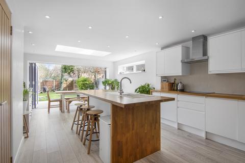 16 The Poplars, Abridge, Romford, RM4 1BB