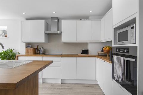 16 The Poplars, Abridge, Romford, RM4 1BB