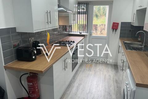 4 bedroom semi-detached house to rent, Gerard Avenue, Coventry