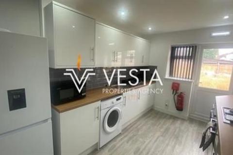 4 bedroom semi-detached house to rent, Gerard Avenue, Coventry
