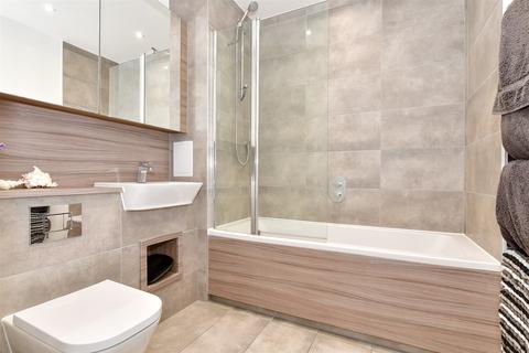 Flat 11, Stanley Apartments, 6 Corys Road, Rochester, ME1 1GN