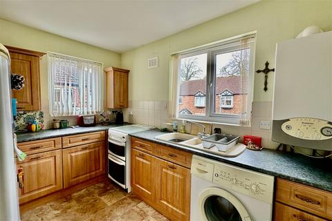 2 bedroom apartment for sale - Off Crescent Street, Cottingham HU16