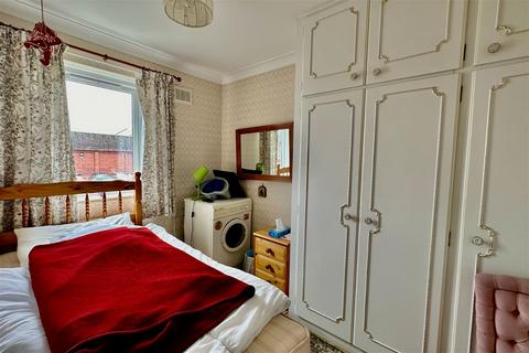 2 bedroom apartment for sale - Off Crescent Street, Cottingham HU16