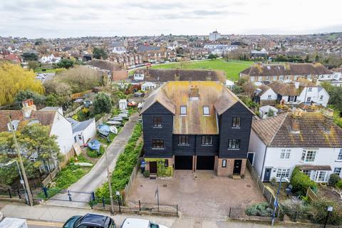 4 bedroom semi-detached house for sale, Island Wall, Whitstable, CT5