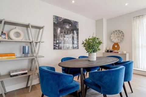 2 bedroom apartment to rent, Circus Apartments, Canary Wharf E14