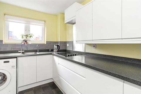 3 bedroom semi-detached house for sale - Conifer Close, Winchester, Hampshire, SO22