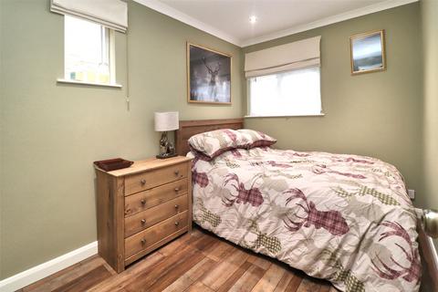 2 bedroom bungalow for sale, Woking, Woking GU21