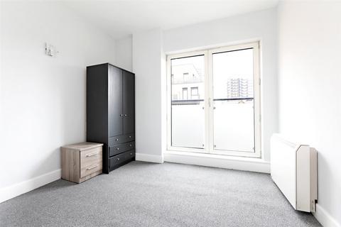 3 bedroom apartment to rent, Artichoke Hill, London, E1W