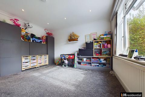 19 Warenford Way, Borehamwood, WD6 5ER