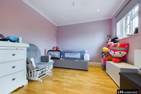 19 Warenford Way, Borehamwood, WD6 5ER