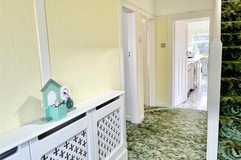 3 bedroom semi-detached house for sale - Earls Hall Avenue, Southend-on-Sea, Essex, SS2