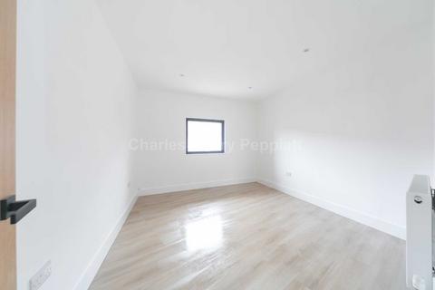 1 bedroom apartment for sale, Bush Close, Newbury Park, IG2