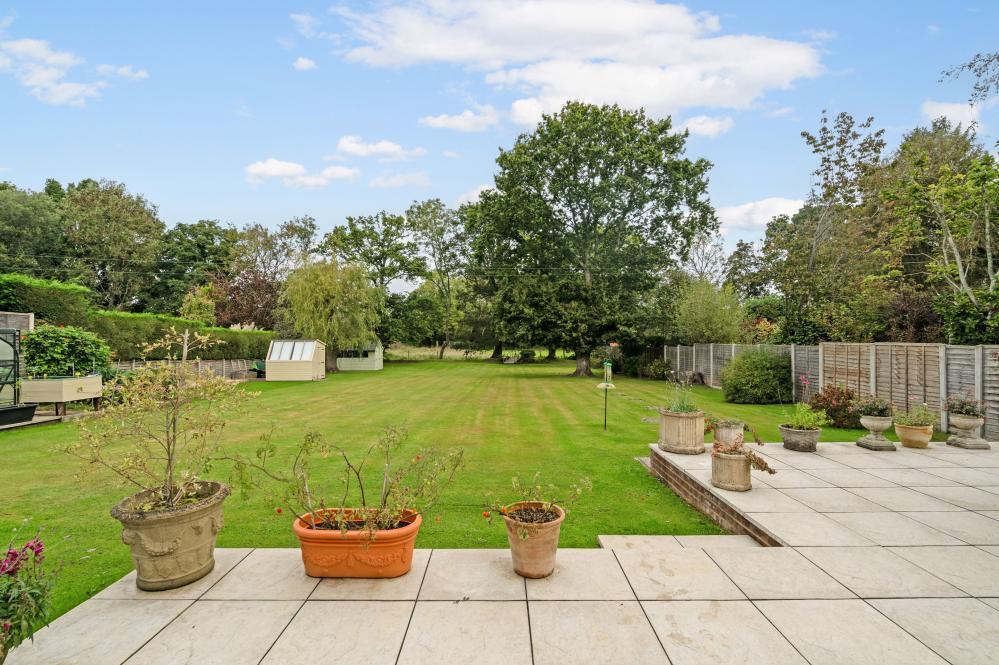Broomhill, Wimborne, BH21 7AR 3 bed detached house for sale £975,000